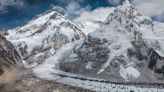 Un alpinista nepalí y uno británico vuelven a batir sus propios récords al ascender con éxito al Everest