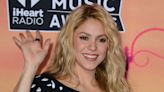 Shakira sorprende a todos al mostrar cómo se ejercita, usando minivestido y botas - La Opinión
