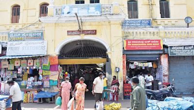 Devaraja Market tenants allege harassment by MCC Commissioner - Star of Mysore