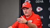 Andy Reid hizo historia al renovar con los Kansas City Chiefs por $100 millones de dólares - La Opinión