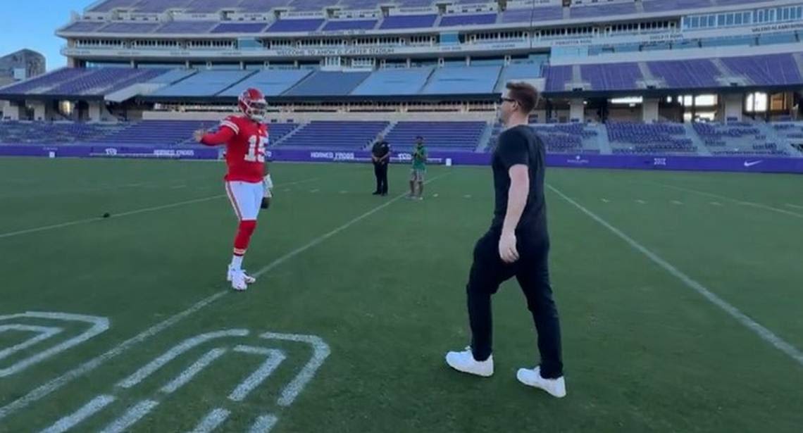 A YouTube star foolishly challenged Chiefs’ Patrick Mahomes while playing catch