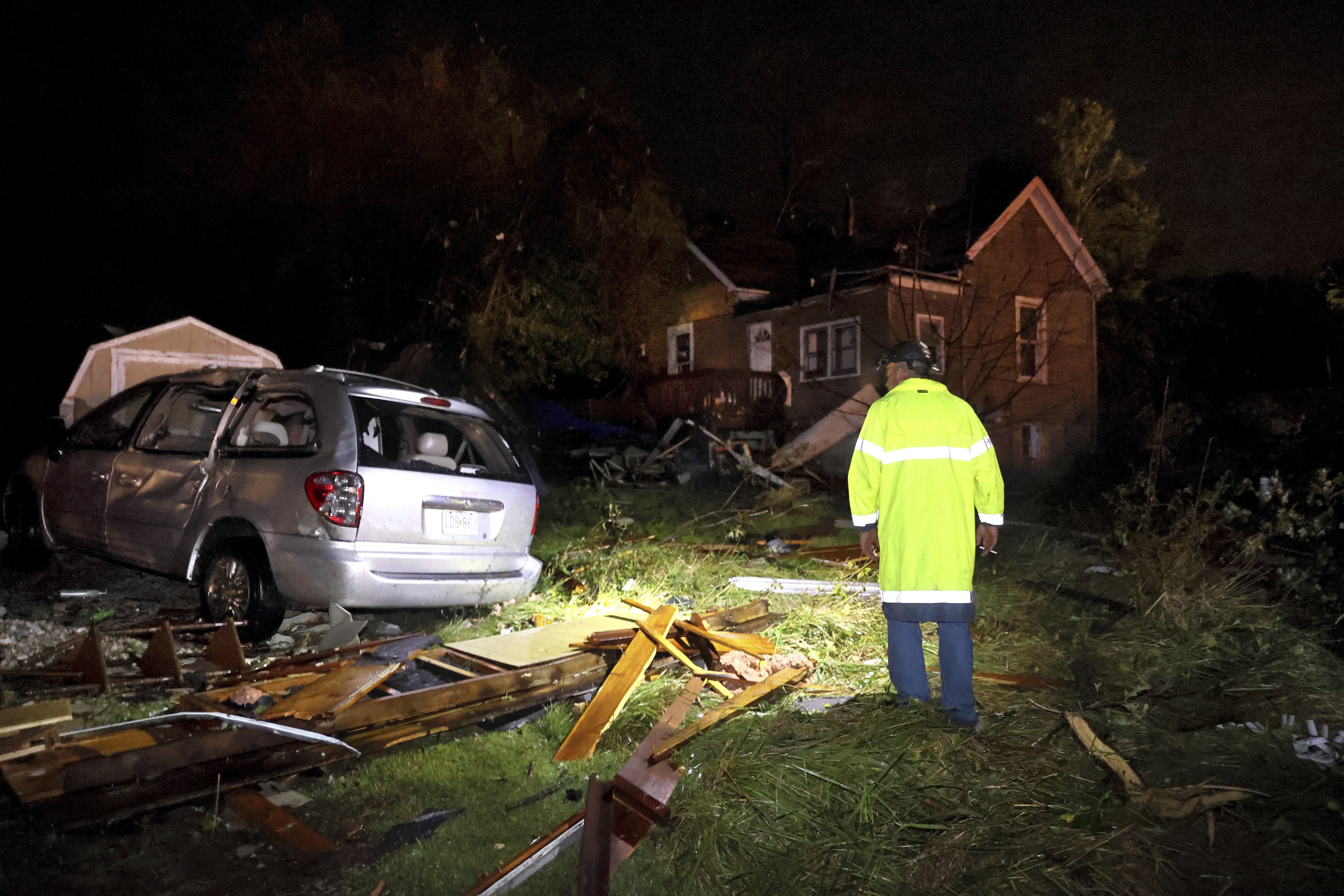 Suspected tornadoes cause damage in Missouri, Illinois