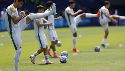 Uzbekistan loses the match but wins over crowd as soccer competition kicks off Paris Olympics