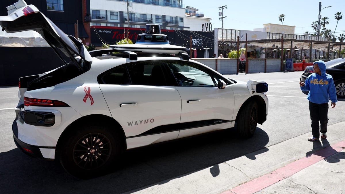 Google's Waymo is expanding its self-driving 'robotaxi' testing