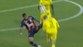 Bestial patada en la liga de Francia: el planchazo al pecho en Montpellier vs. Nantes