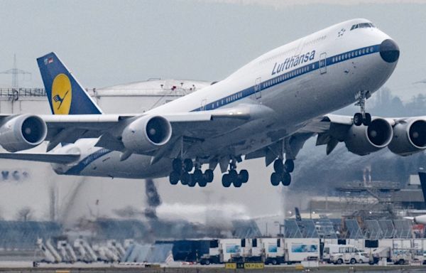 Wild Video Shows Lufthansa Boeing 747 Bouncing Off Runway in Failed Landing