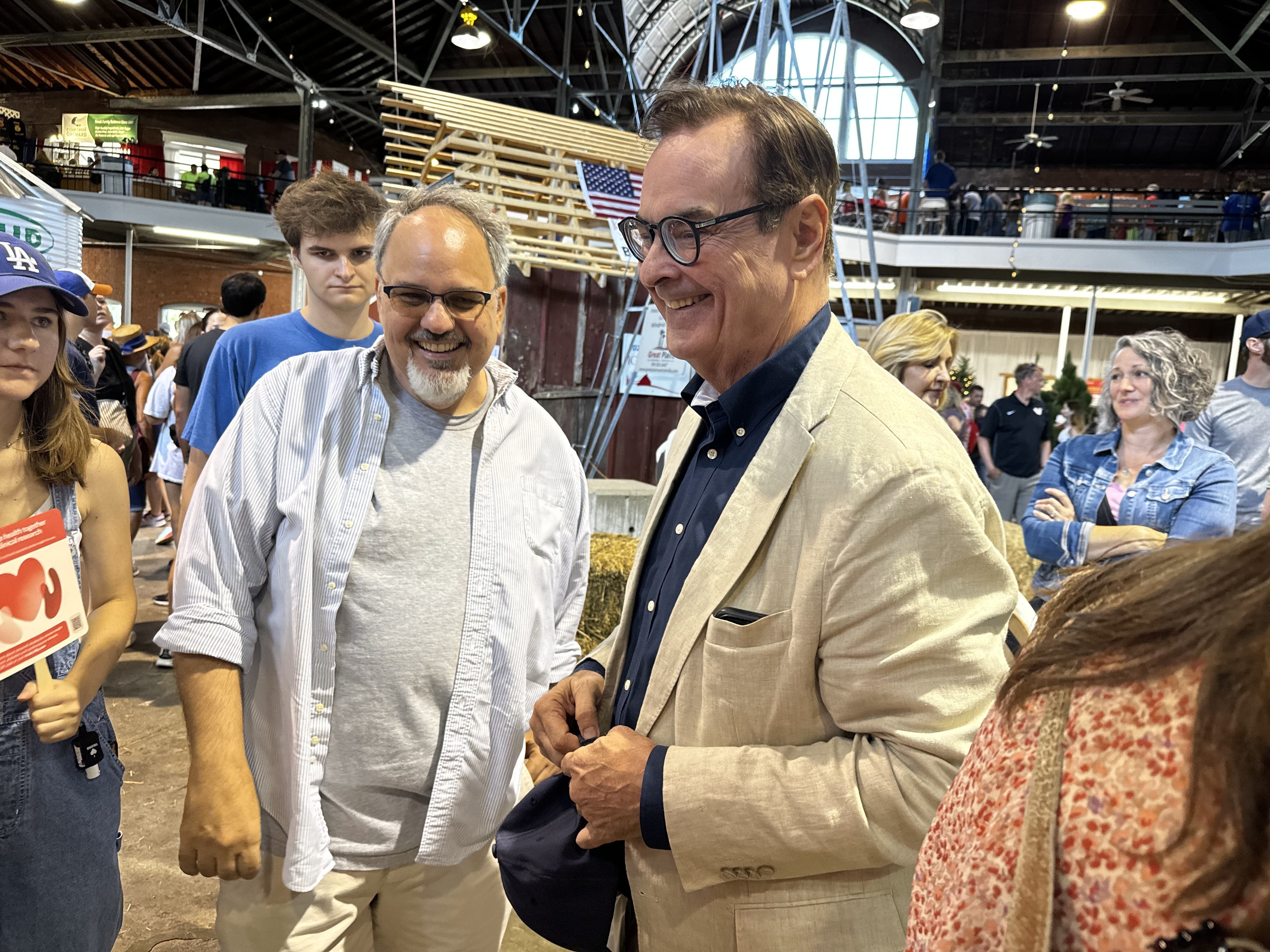 'Tonight Show' announcer, Des Moines native Steve Higgins visits his butter sculpture