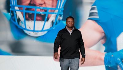 Barry Sanders back at Lions practice, talk 2024 season and team’s progress