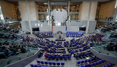 Bundestag zieht nach 20 Jahren EU-Osterweiterung positive Bilanz - Forderung nach Aufnahme weiterer Staaten