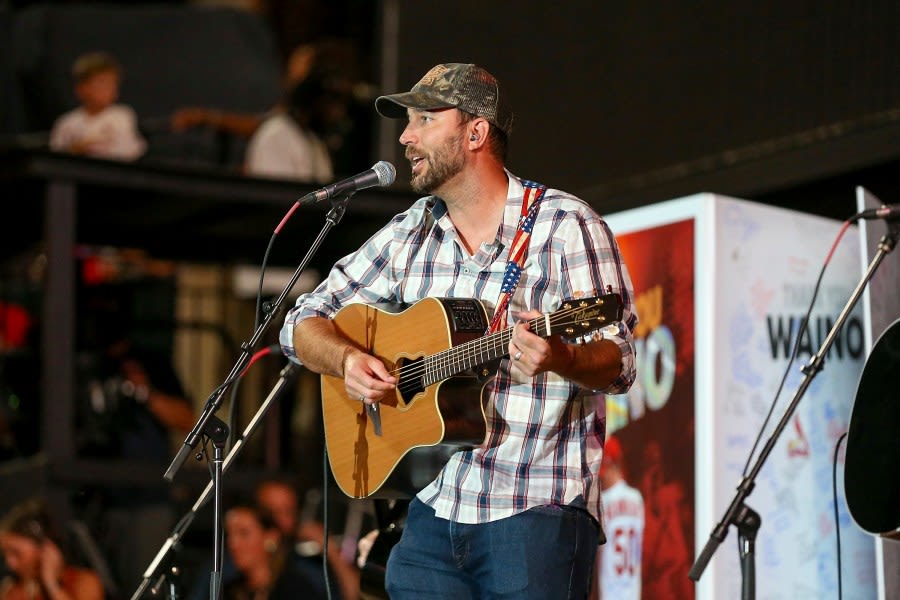 Adam Wainwright surprises St. Louis crowd, joins Luke Bryan on stage