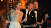 La historia detrás de la foto viral de Taylor Swift, el príncipe William y Jon Bon Jovi