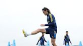 En Boca se lesionó Edinson Cavani: no viaja a Ecuador y el DT Diego Martínez improvisa con cuatro juveniles en el mediocampo para visitar a Independiente del Valle