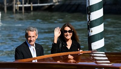 Carla Bruni : selfie et coeur avec les mains, ces images presqCarla Bruni : selfie et coeur avec les mains, ces images presque incroyables de Nicolas Sarkozyue incroyables de Nicolas Sarkozy