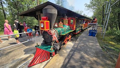 'Quite historical': Steam train at Winnipeg's Assiniboine Park marks 60 years