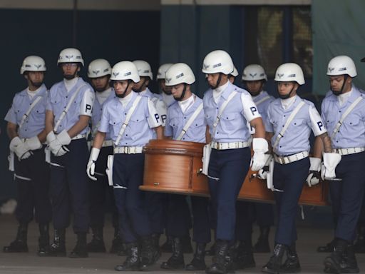 Avião da FAB decola em SP com corpos de três vítimas de acidente aéreo em Vinhedo