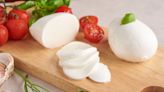 Ensalada tibia de burrata, pera caramelizada y jamón ibérico: Un rico entrante ideal para el verano