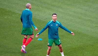 Cristiano Ronaldo, titular y capitán con Portugal. Primero jugador con seis Eurocopas