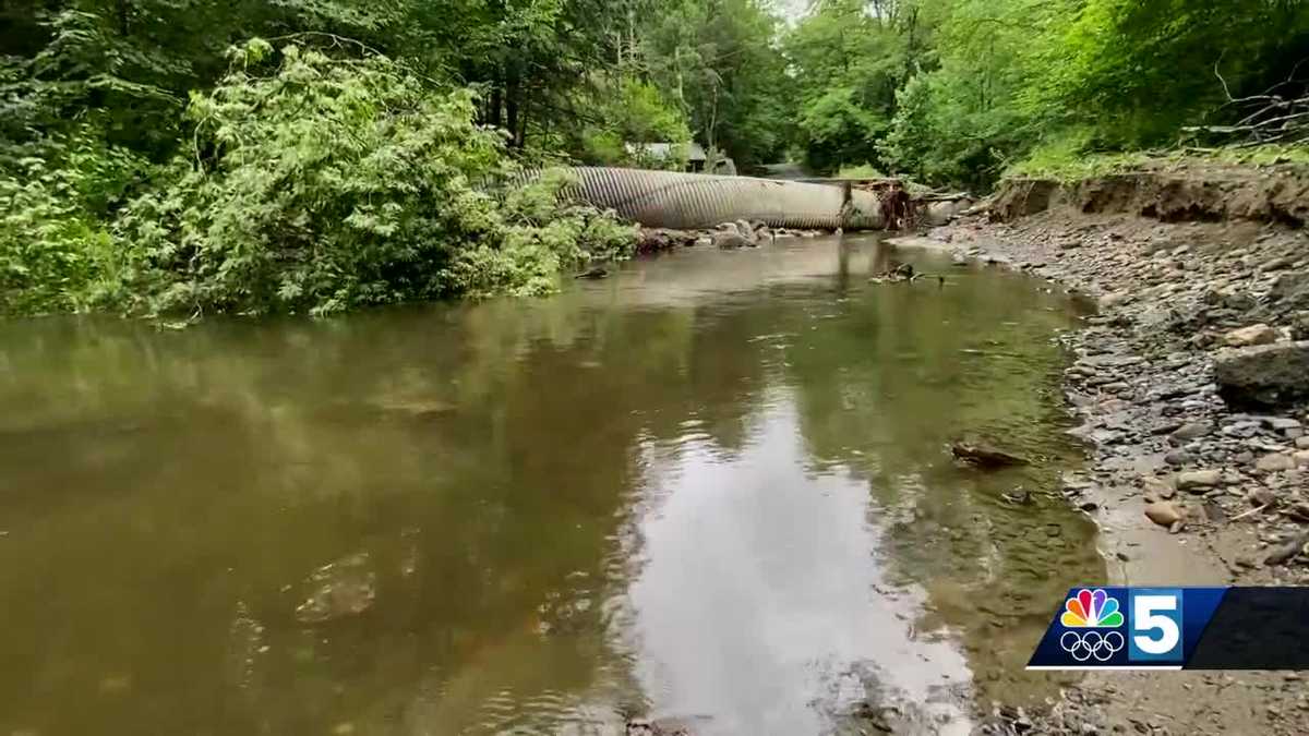 Sen. Peter Welch tours Moretown where some remain stranded from flooding