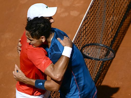 Cimbronazo en Roma: Novak Djokovic perdió en la tercera ronda ante Alejandro Tabilo, un chileno que llegó a pesar 100 kilos y vive su mejor momento