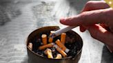 El gobernador vetó la ley que obliga a dar cobertura médica a los fumadores