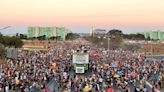 Parada do Orgulho de Brasília reúne milhares de pessoas para celebrar a diversidade