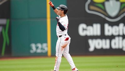 Steven Kwan homers, takes over as majors' leading hitter as Guardians roll over White Sox 8-4