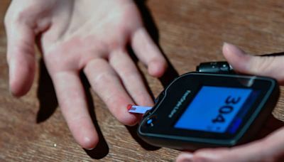 Trend of tracking diet with blood glucose monitor may cause anxiety