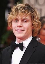 Evan Peters Araya