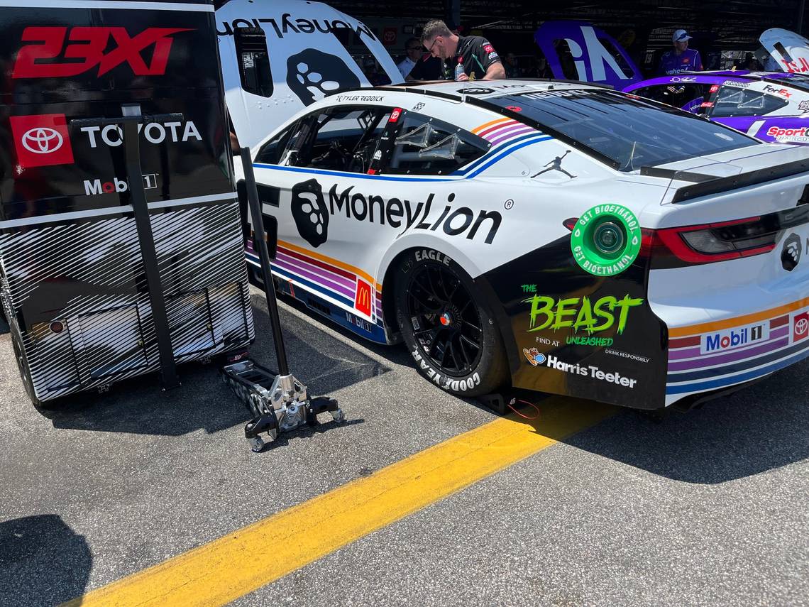 Live updates: Tyler Reddick on pole for NASCAR Cup Series throwback race at Darlington