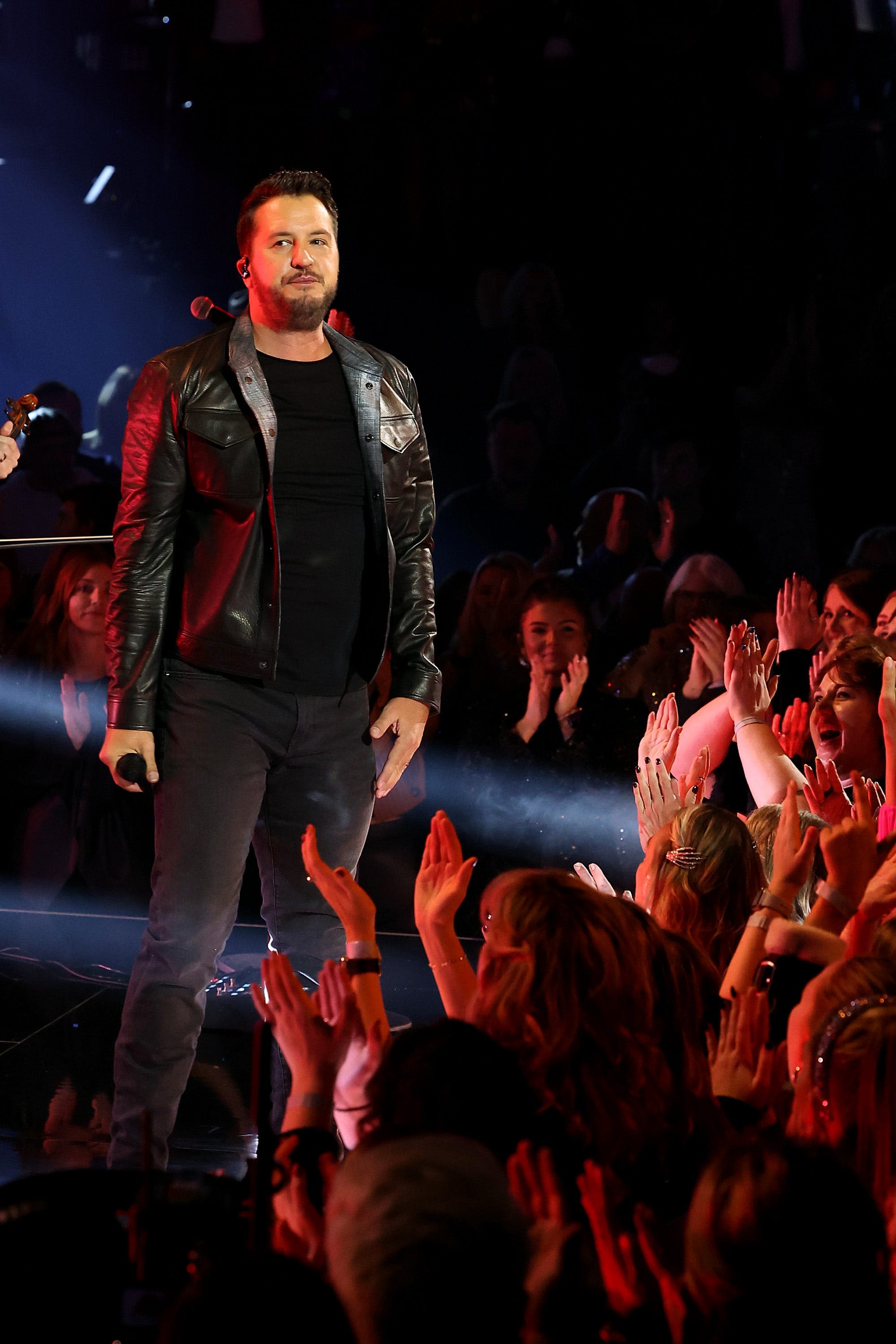 Luke Bryan clarifies cause of concert fall: 'I don't think it was a cellphone'