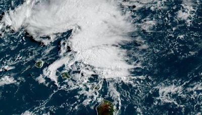 Strong thunderstorm strikes Hawaii island, prompting flash flood warning