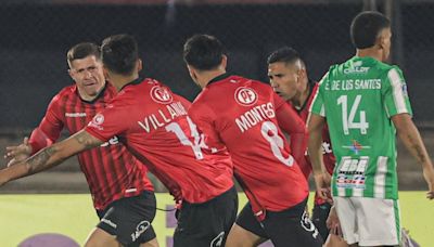 Huachipato festeja en Uruguay y avanza en la Sudamericana