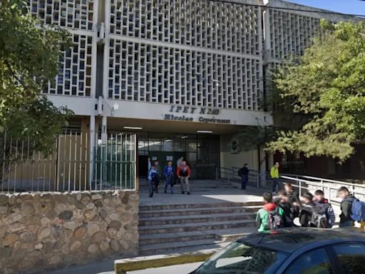Córdoba: un padre atacó a golpes a los compañeros de su hija en un colegio | Policiales