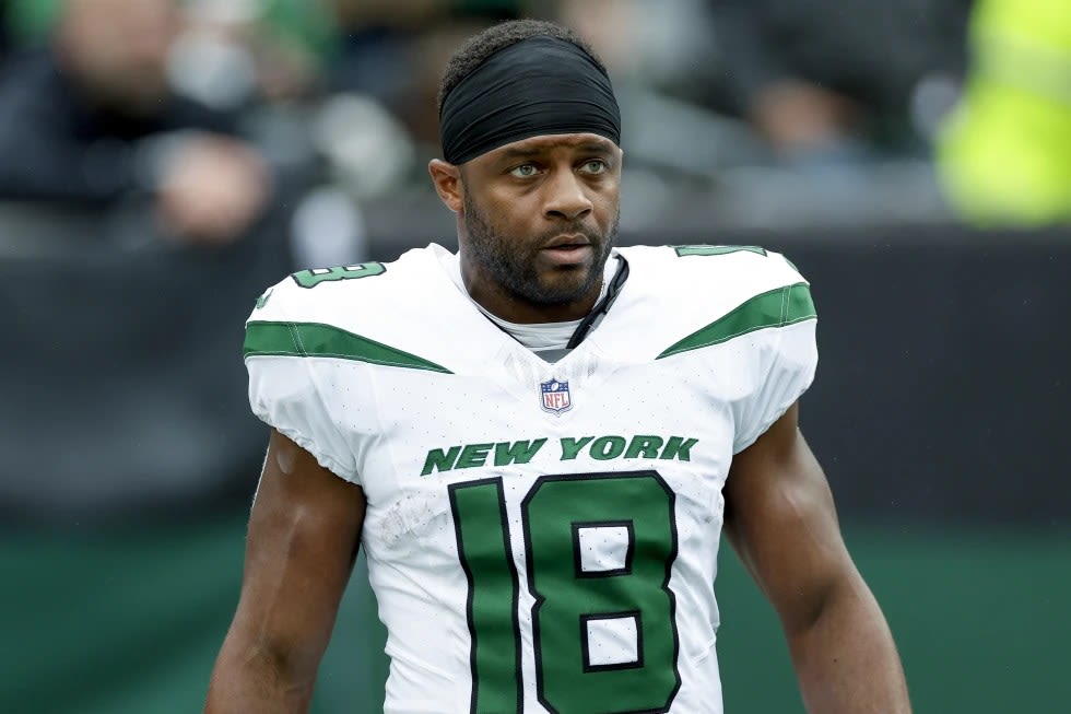 NFL receiver Randall Cobb thanks firefighters for saving his family from a house fire