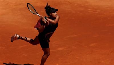 Naomi Osaka volvió a ganar en polvo de ladrillo tras 726 días