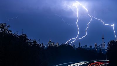 Wetter im Ticker - Warnstufe Lila: Wetterdienst warnt vor extremem Unwetter