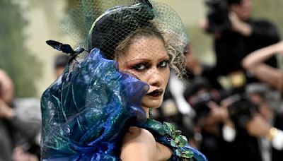 Gala Met: Zendaya, Jennifer Lopez llegan a la extravagancia de moda inspirada en jardines