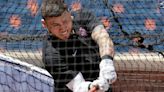 Mets' Alvarez back in the cage, and it's all the rage