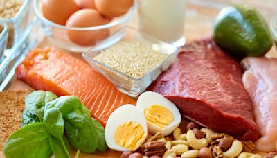 ¿Cuánta proteína se debe consumir al día, según los expertos?