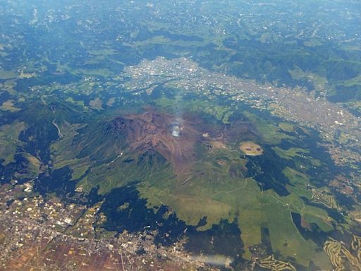 熊本阿蘇火山觀光直升機引擎故障逼降 3名傷者包括2名港人