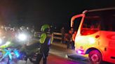 Trágico accidente en Soacha: choque entre dos motos, un ciclista y un bus dejó 2 muertos