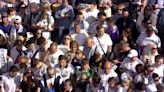 El aficionado viral que se parece a Cristiano y que espera en las celebraciones del Madrid - MarcaTV