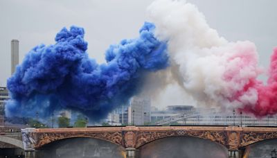 EN DIRECT - La cérémonie d’ouverture des JO de Paris 2024 vue depuis le pont Alexandre III
