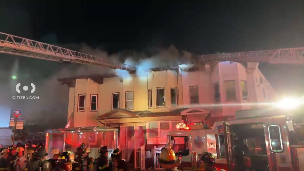 Queens building fire injures 8, including 2 firefighters