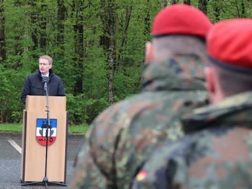 Spezialpionierregiment 164 „Nordfriesland“ Ministerpräsident Günther verabschiedet Husumer Soldaten in drei Auslandseinsätze