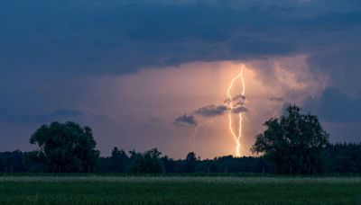 Orages : Météo France place 25 départements en vigilance orange pour la journée de samedi