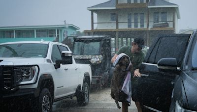 Beryl recupera la fuerza de huracán en su avance hacia la costa de Texas
