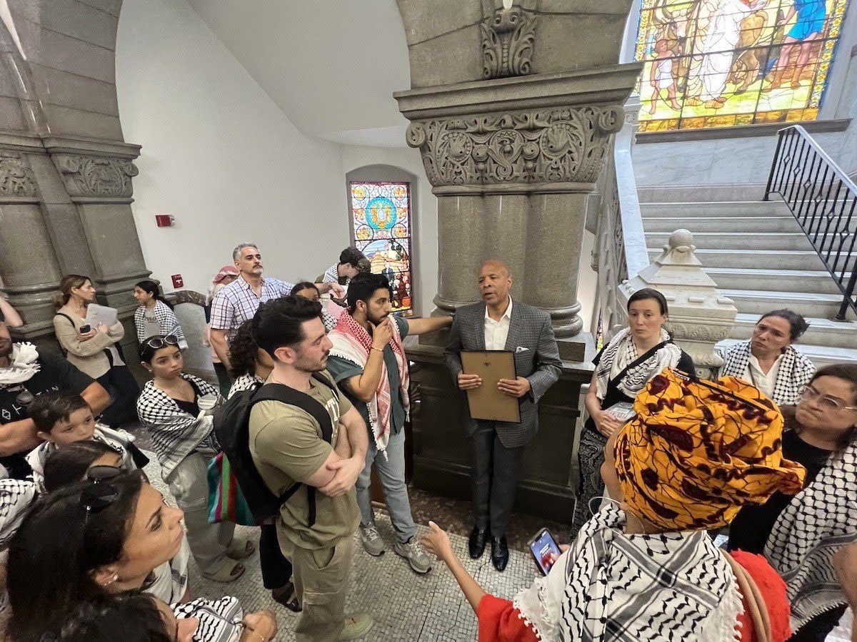 Cincinnati City Council Passes Keffiyeh Resolution With Controversial Amendment