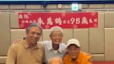 李棟山莊莊主朱萬鶴歡慶98歲 超過百名山友為他舉辦慶生餐會 | 蕃新聞