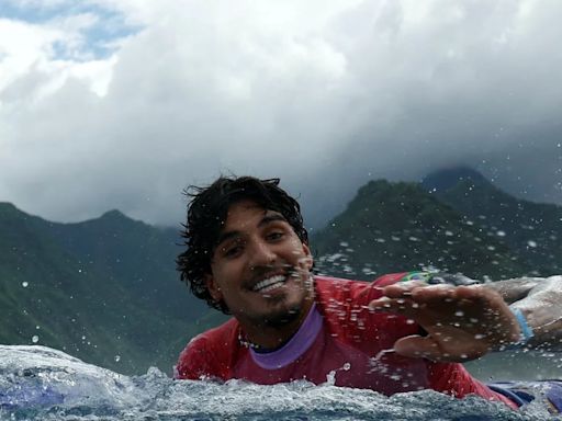 Domó la mejor ola de la historia, logró una puntuación casi perfecta y su hito quedó retratado en la foto más impactante de París 2024